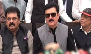 &rsquo;عید کے بعد دمادم مست قلندر ہوگا&lsquo;، گورنرخیبرپختونخوا کا صوبائی حکومت کے خلاف احتجاج کا اعلان