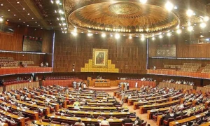 پاکستان کی جمہوریت کی درجہ بندی 2024 میں چھ درجے نیچے آگئی، رپورٹ