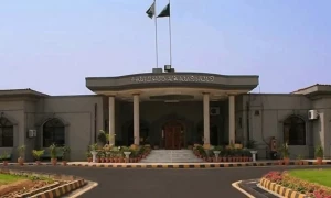 جسٹس بابرستار کے سیکریٹری کا رجسٹرار کو خط، شکایات کے ازالے اور انکوائری کا مطالبہ