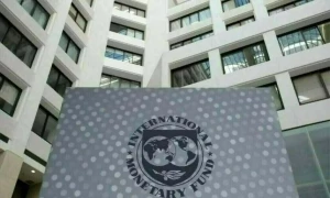 حکومت کی قرض کیلئے آئی ایم ایف کو 5 سے 7 ادارے بیچنے کی یقین دہانی، اخبار کا دعویٰ