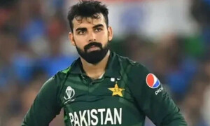 شاداب خان کس پرفارمنس کی بنیاد پر ٹیم میں لائے گئے؟ سوال اٹھنے لگا