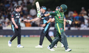 ڈنیڈن میں کھیلے گئے دوسرے ٹی 20 میچ میں نیوزی لینڈ نے پاکستان کو 5 وکٹوں سے شکست دے دی