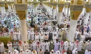 سعودی عرب سمیت کئی خلیجی ریاستوں میں اتوار کو عید الفطر مذہبی جوش و جذبے سے منائی گئی