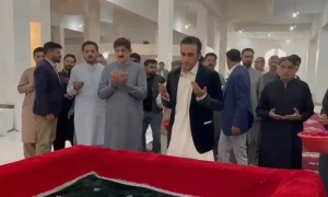 سیاسی رہنماؤں میں سے عید الفطر کی نماز کس نے کہاں ادا کی؟