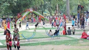عیدالفطر کے دوسرے روز بھی ملنے ملانے، کھابوں اور موج مستی کا سلسلہ جاری رہا