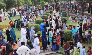 عوام کا عید کا تیسرا روز بھی بھرپور گزارنے کا پلان، سیر سپاٹے اور دعوتوں کا اہتمام