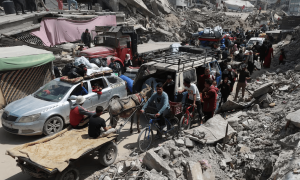 Hundreds of thousands flee as Israel seizes Rafah in new Gaza &lsquo;security zone&rsquo;