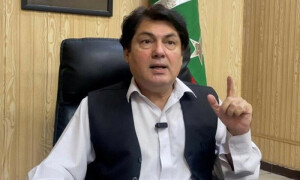 پی ٹی آئی سے کہیں زیادہ اختلافات تو شریف خاندان کے اندر ہر وقت پائے جاتے ہیں، بیرسٹر سیف
