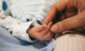 سائنس کے میدان میں بڑی چھلانگ، خاتون اے آئی کی مدد سے ماں بن گئیں
