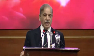 پاکستان کا دفاع ناقابل تسخیر ہے، آرمی چیف کے ہوتے ہوئے کوئی پاکستان کی طرف میلی آنکھ سے نہیں دیکھ سکتا، وزیراعظم