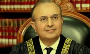 جسٹس منصور علی شاہ قائم مقام چیف جسٹس کا حلف اٹھائیں گے
