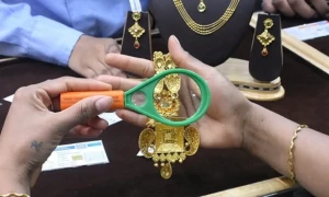 بھارت: فی تولہ سونے کی قیمت 1 لاکھ 10 ہزار تک آگئی، عوام چکرا گئے