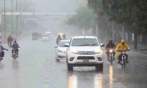 شدید گرمی کے بعد بارش برسانے والا سسٹم کب سے پاکستان میں داخل ہوگا؟
