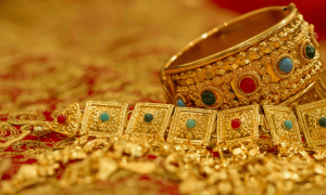 Gold prices plunge by thousands in local, international markets