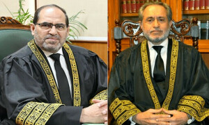 سویلینز کے ملٹری ٹرائل پر دو ججز کا اختلافی نوٹ: فوجی عدالتوں میں ٹرائل غیر آئینی قرار