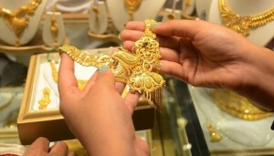 سونے کی قیمت میں آج پھر بڑا اضافہ، فی تولہ قیمت کتنی ہوگئی؟