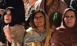 اڈیالہ جیل میں ملاقاتوں کا دن: عمران خان سے تینوں بہنوں کی ملاقات کرادی گئی
