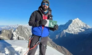 پاکستان کے لئے ایک اور فخر: کوہ پیما سعد بن منور نے ماؤنٹ ایورسٹ سر کرلیا