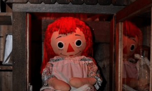 آسیب زدہ گڑیا &rsquo;اینابیل&lsquo; کی گمشدگی کی خبریں، انٹرنیٹ پر سنسنی پھیل گئی