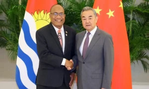 Chinese FM meets with guests from Pacific Island countries