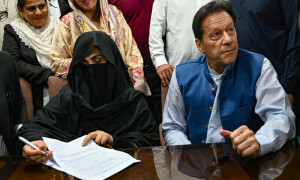 190 ملین پاؤنڈز ریفرنس: عمران خان اور بشریٰ بی بی کی سزا معطلی کی درخواستوں پر نیب کو تیاری کیلئے ایک ہفتے کا وقت مل گیا