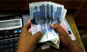 پاکستانیوں کی فی کس آمدن میں اضافہ، خدمات کے شعبے میں ملا جلا رجحان