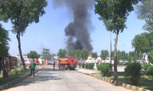 رائے ونڈ: سندر اسٹیٹ فیکٹری میں خوفناک آگ، 12 گھنٹوں بعد قابو پا لیا گیا