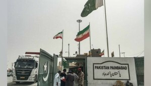 پاکستان کا ایران سے سفارت کاروں اور اسٹاف کی فیملیز کے انخلا کا فیصلہ