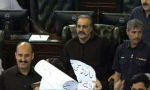 خیبرپختونخوا کا بجٹ بحران سنگین، گورنرہاؤس میں اپوزیشن کا ہنگامی اجلاس طلب