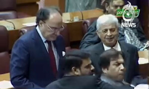 قومی اسمبلی اجلاس میں ہنگامہ آرائی، اقبال آفریدی اور حنیف عباسی میں ہاتھا پائی