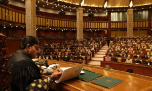 رکن پنجاب اسمبلی کی ایوان سے گھڑی غائب: غلطی اعجاز شفیع کی نہ نکلی تو بلال یامین معافی مانگیں گے، اسپیکر
