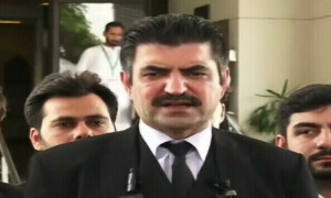 جس قیادت کو اپنے لوگ گالیاں دے رہے ہوں اس کے پیچھے کون نکلے گا، شیر افضل مروت