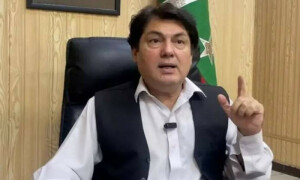 خیبر پختونخوا حکومت میں نئے وزراء شامل کیے جارہے ہیں، بیرسٹر سیف