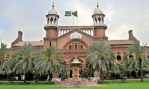اسموگ کیس: لاہور ہائیکورٹ کا فصلوں کی باقیات جلانے پر کم جرمانے کی تحقیقات کا حکم