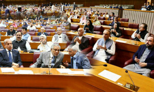 سپریم کورٹ کے فیصلے سے قومی و صوبائی اسمبلیوں میں حکمران اتحاد کو بڑا فائدہ مل گیا