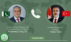 اسحاق ڈار کا ترک وزیرخارجہ سے رابطہ، خطے کی صورتحال پر تبادلہ خیال