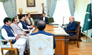 وزیراعظم سے گورنر خیبرپختونخوا کی اہم ملاقات، سانحہ سوات پر بریفنگ