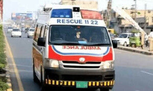 لاہور میں کمسن ڈرائیور نے موٹر سائیکل سواروں کو کچل دیا