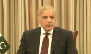 ملکی ٹیکس آمدن میں اضافے کیلئے تمام اداروں کو مل کر کام کرنا ہوگا، وزیراعظم