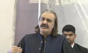 ”سفارش پر بھرتی کیے گئے لوگ کام نہیں کرتے“، علی امین اپنے ہی حکومتی اداروں سے نالاں