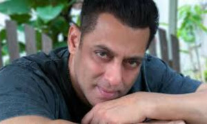 سلمان خان کی سابقہ محبوبہ کی سالگرہ میں شرکت، سوشل میڈیا پر چرچے