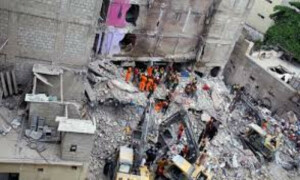 لیاری عمارت حادثہ: ایس بی سی اے افسران سمیت 9 ملزمان جسمانی ریمانڈ پر پولیس کے حوالے