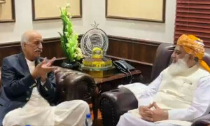 پیپلزپارٹی کے وفد کی مولانا فضل الرحمان سے ملاقات، سینیٹ انتخابات کے حوالے سے مشاورت