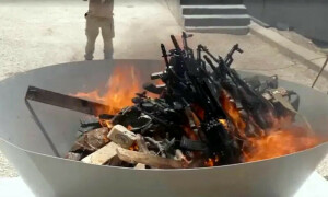 ترکیہ مخالف کردستان ورکرز پارٹی کا انوکھا سرینڈر، دیگچی میں ہتھیار ڈال کر جلا دئے