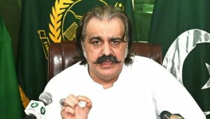 ”اس بار کارکنوں کو چھوڑ کر تو نہیں بھاگیں گے؟“ صحافی کے سوال پر علی امین گنڈا پور برہم