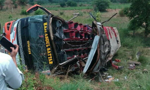 Five dead, 41 injured as bus overturns near Chakri interchange