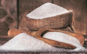 حکومت اور شوگر مالکان میں معاملات طے، چینی کی ایکس مل کی قیمت 165 روپے کلو مقرر
