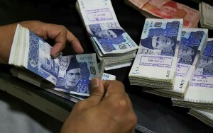 بینک میں کتنے لاکھ تک نقد جمع کرانے پر ٹیکس نہیں کٹے گا؟ ایف بی آر نے بتادیا