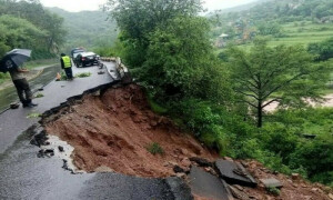 Murree: landsliding near Salgirah area affects G.T road
