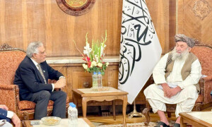 اسحاق ڈار کی افغان عبوری وزیراعظم اور وزیر داخلہ سے ملاقات، اہم معاملات کو حل کرنے پر زور